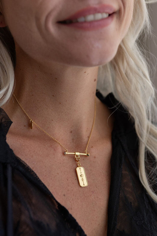 Molly&My Jewellery x Melanie Due - Unalome - Forgyldt Vedhæng 
