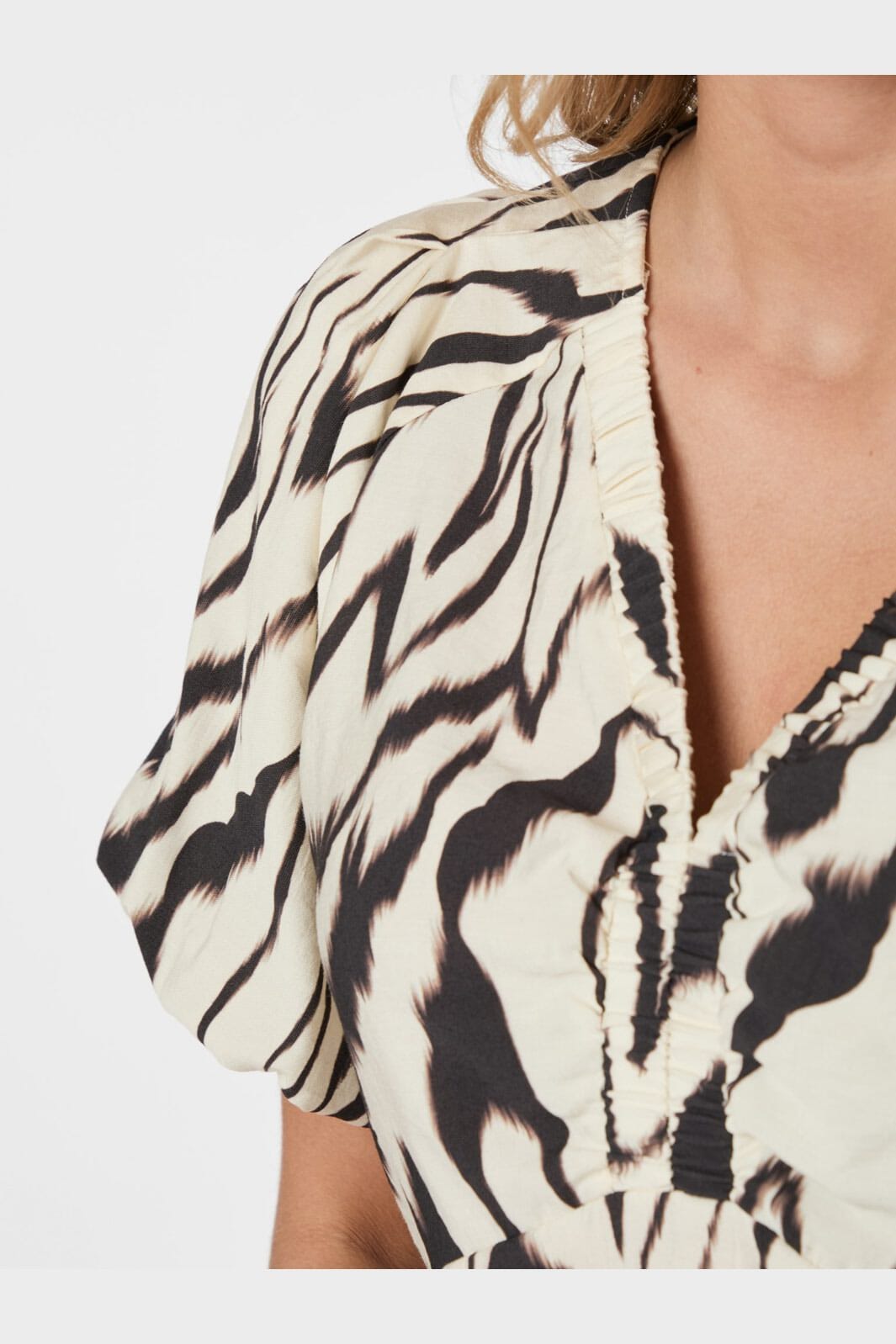 Neo Noir - Irina Graphic Zag Blouse 166003 - 121 - Off White