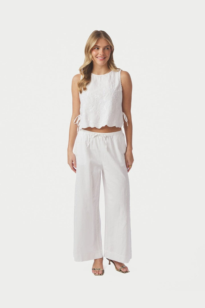 Neo Noir - Kaelin Embroidery Top 169113 - 120 - White