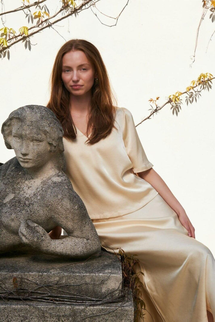 Forudbestilling - Neo Noir - Largo Heavy Sateen Blouse 160108 - 191 - Light Yellow Bluser 