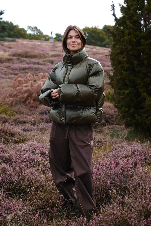 Neo Noir - Rhea Shiny Puffer Jacket 165094 - 605 - Olive Jakker 