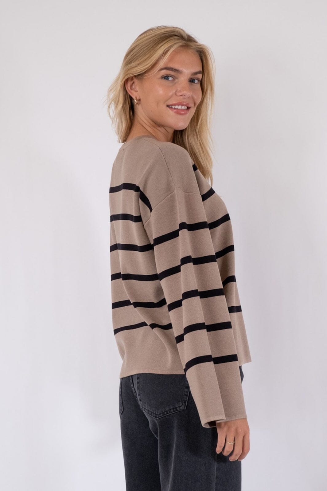 Neo Noir - Shana Stribe Knit Blouse - Khaki Strikbluser 