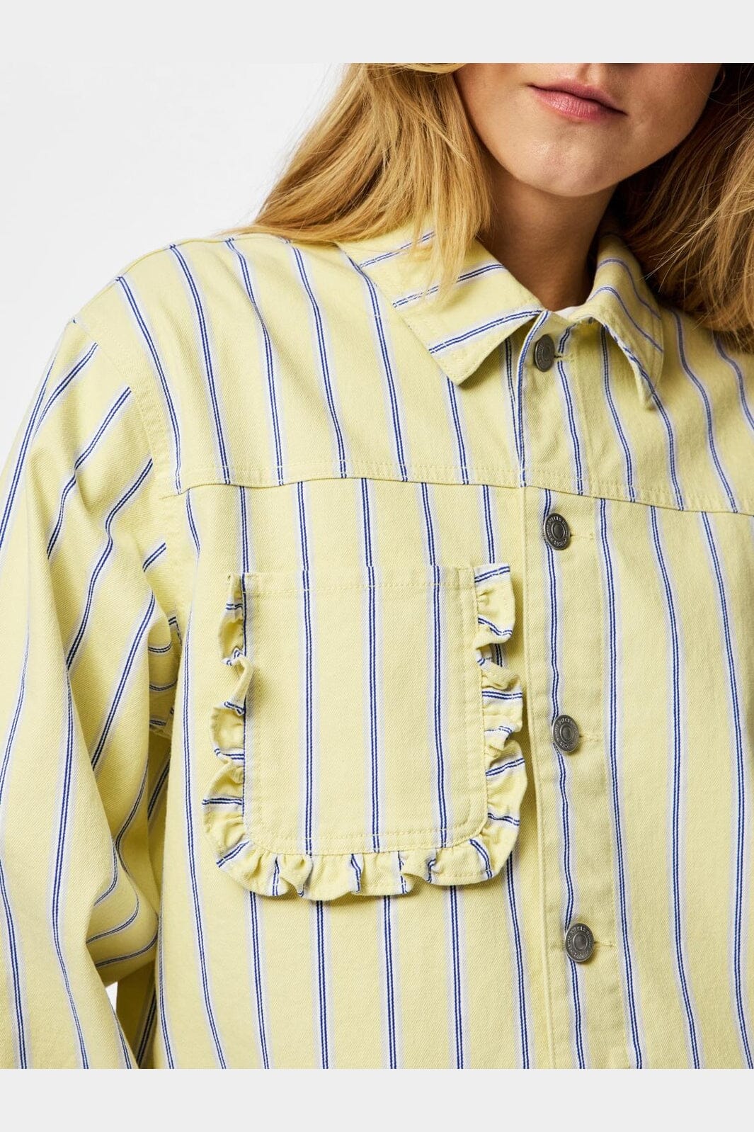 Pieces - Pcbillo Ls Denim Jacket - 4972494 French Vanilla Cloud Dancer&Beaucoup Blue&Oyster Mushrooms