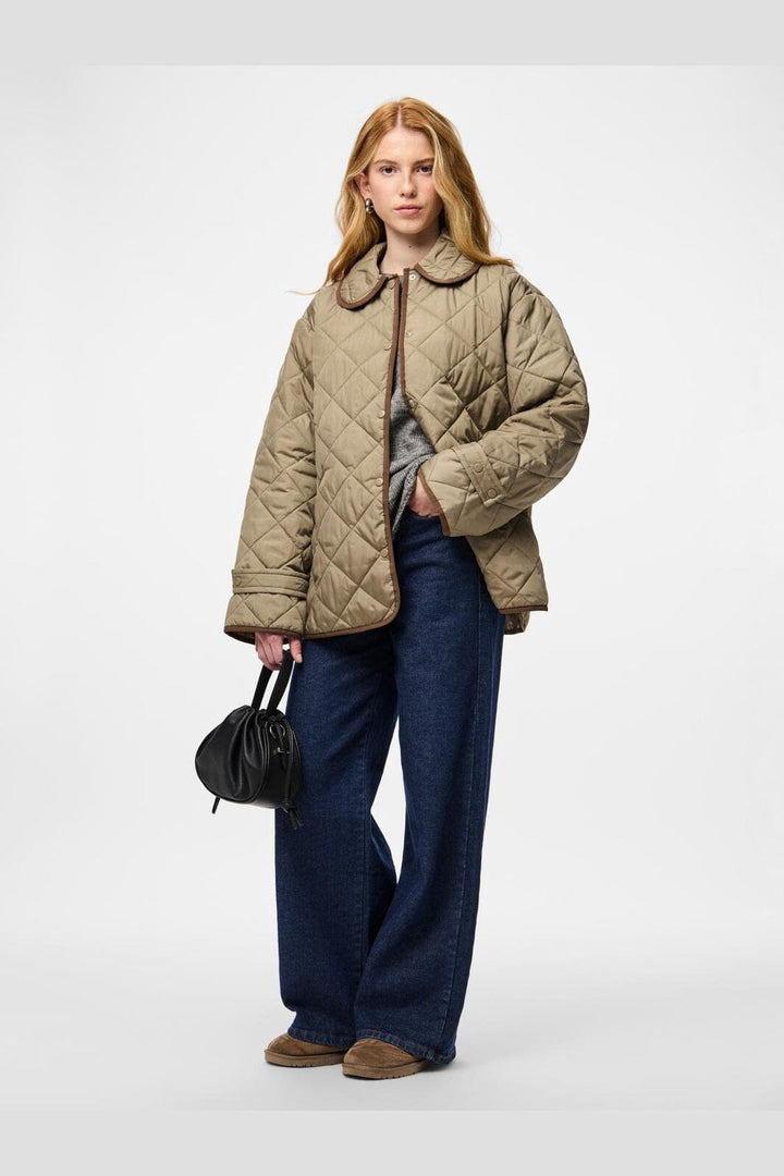 Pieces - Pcemily Short Quilted Jacket - 4911774 Greige Carafe Bindings