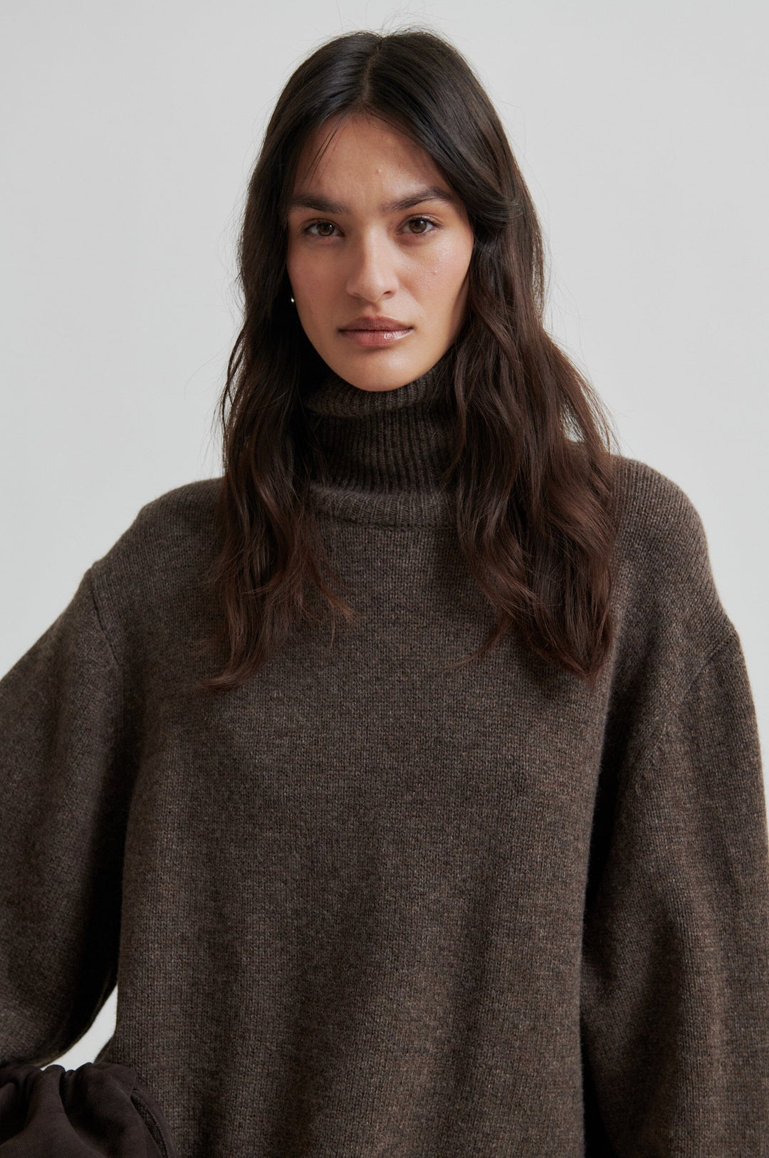 Second Female - Alpha Knit T-Neck 59195 - 6146 Dark Brown Melange Strikbluser 