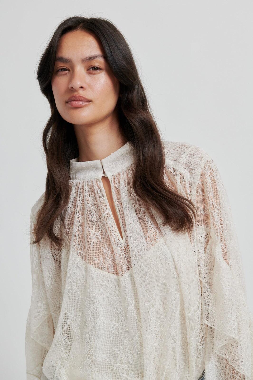 Second Female - Sybell Lace Blouse 60509 - 0512 Soft Beige Bluser 