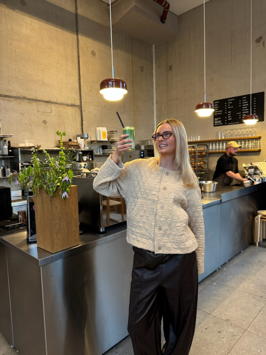 Sisters Point - Lisana-Ja 19700 - 206 - Sandstone Jakker 