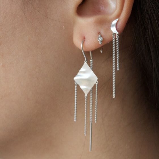 Stine A - Petit Bella Moon Earring With Two Chains Silver - Single - 1415-00-S Øreringe 