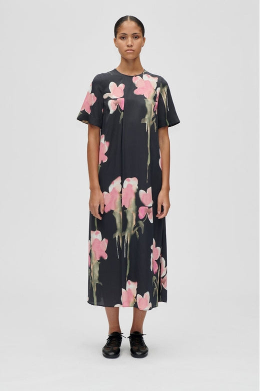Stine Goya - 2263 Dry Viscose, Flowy Short Sleeve Midi Dresssg-aw25-d164-2263 - Melting Flowers