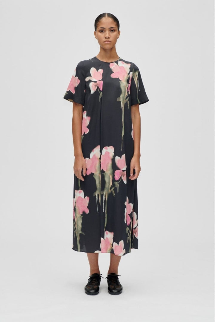 Stine Goya - 2263 Dry Viscose, Flowy Short Sleeve Midi Dresssg-aw25-d164-2263 - Melting Flowers